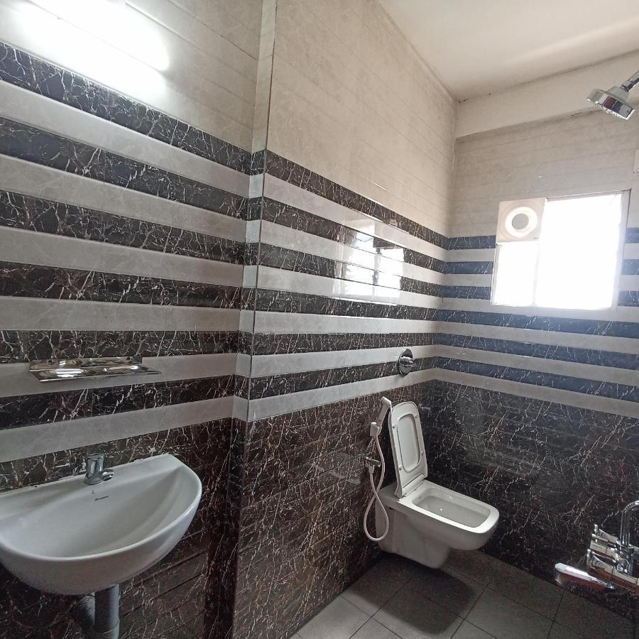 Premier Inn Lodge Mangalore Exteriör bild